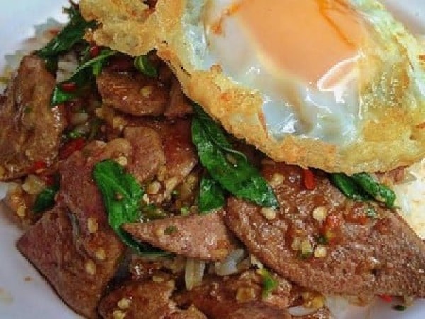 ข้าวราดกะเพราตับ
