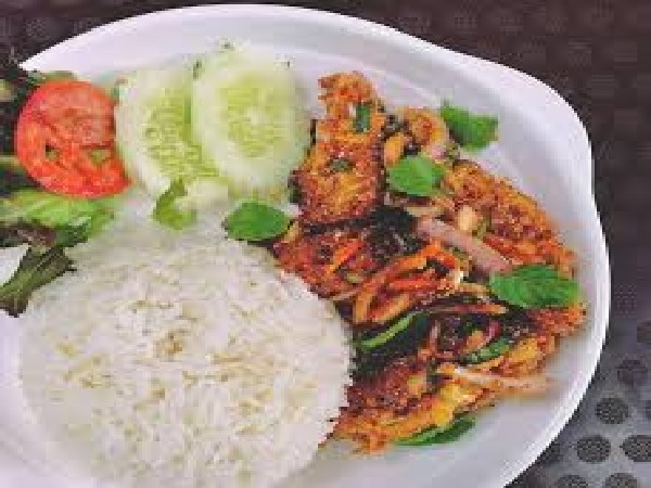 ข้าวยำไก่แซ่บ